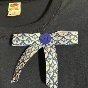 258 navy blue scoop neck tee with ribbon and button accents and hip slits